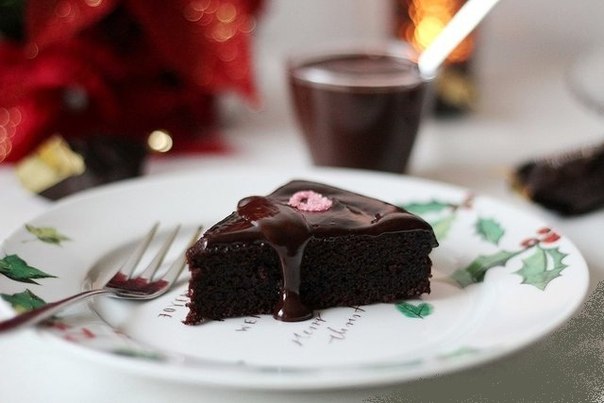 Шоколадный кекс-пудинг с шоколадным соусом